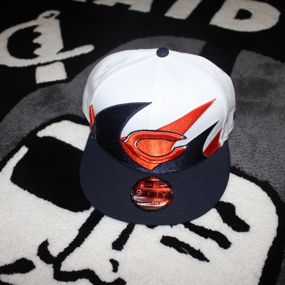 Chicago Bears Retro Wave - Picture 2 of 5